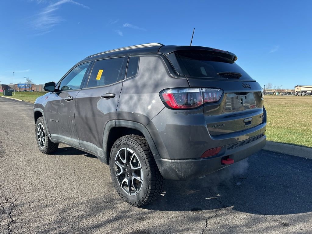 Used 2024 Jeep Compass Trailhawk w/ Trailhawk Convenience Group image 9