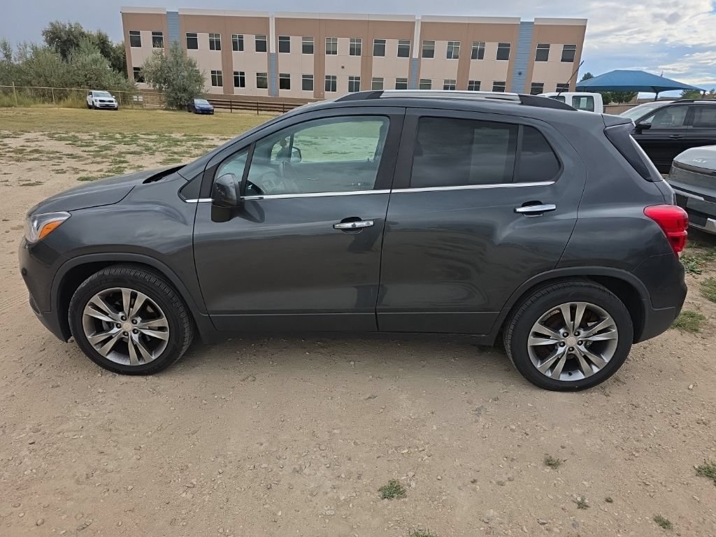 Used 2019 Chevrolet Trax LT w/ LT Convenience Package FWD image 2