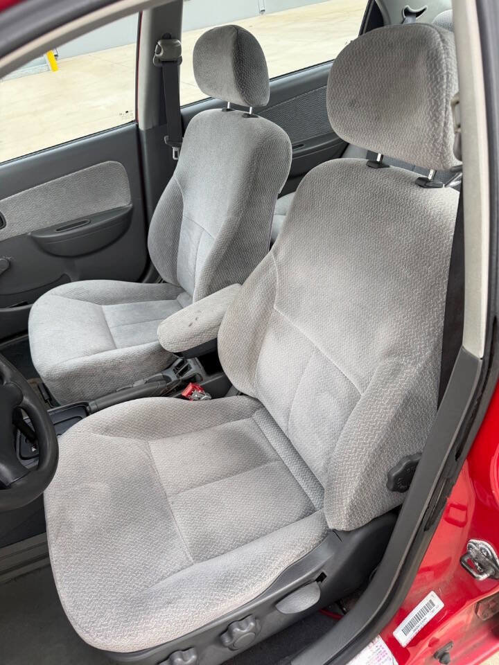 Used 2003 Kia Spectra Sedan FWD image 9