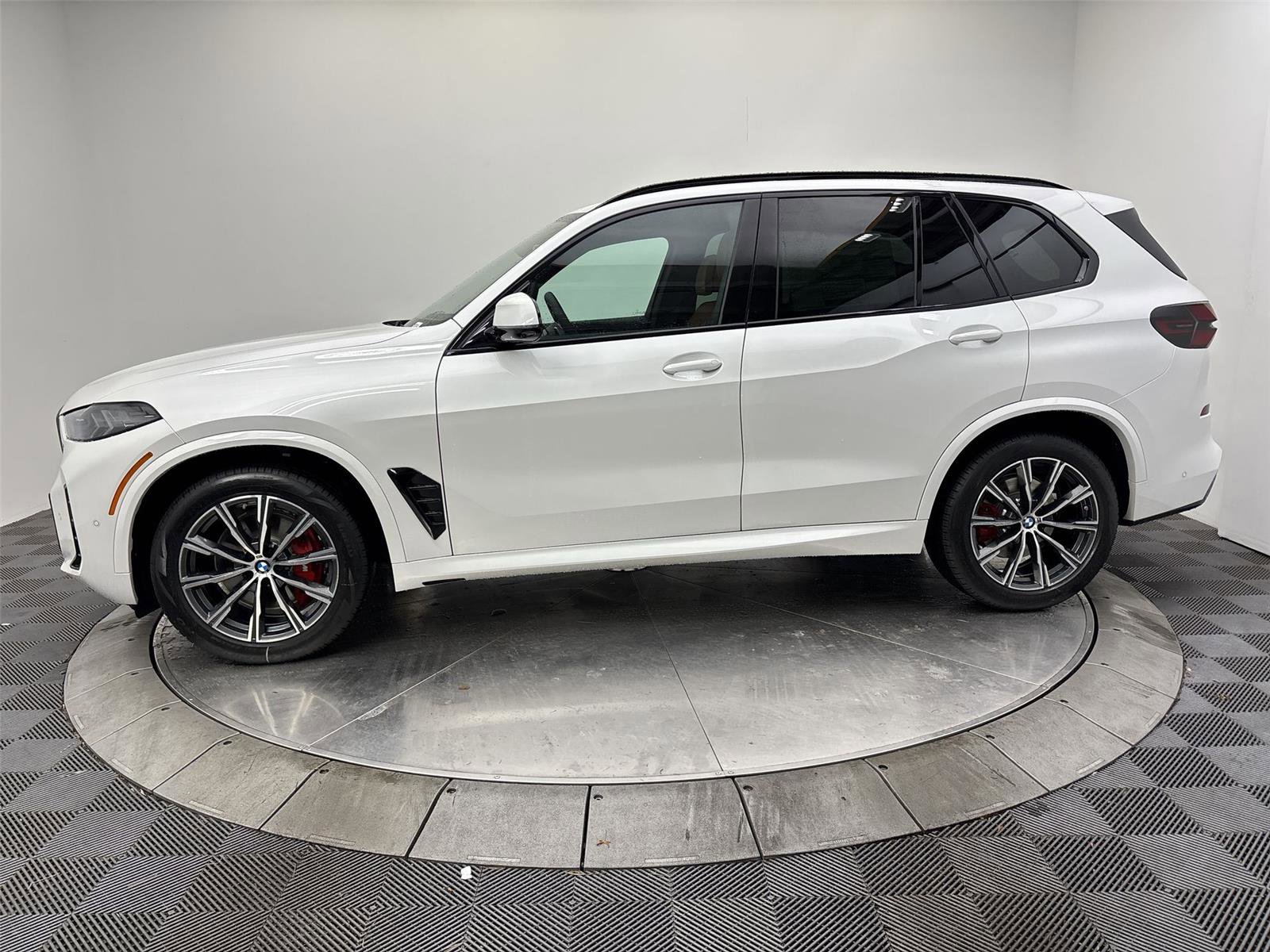 New 2026 BMW X5 xDrive40i w/ M Sport Package image 16