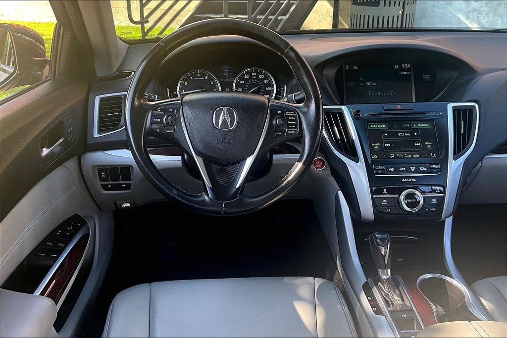Used 2017 Acura TLX FWD image 7