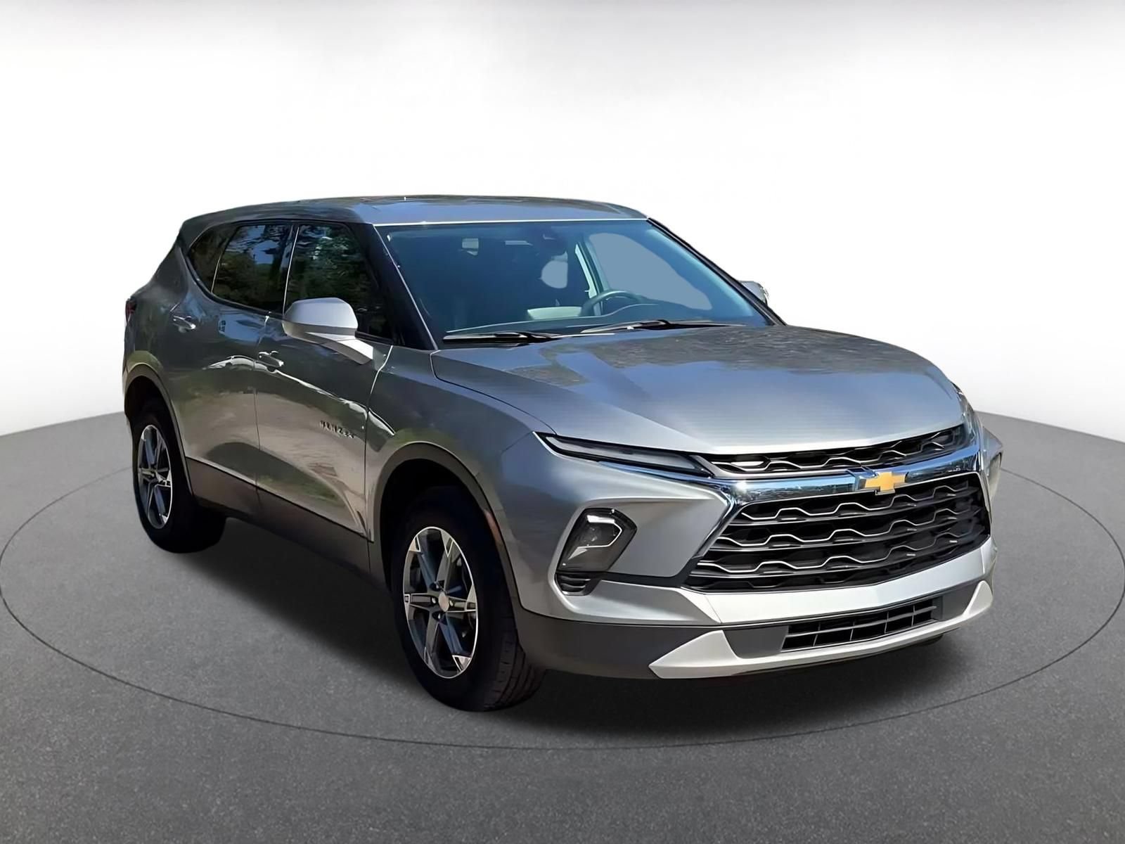 Used 2026 Chevrolet Blazer LT FWD image 3
