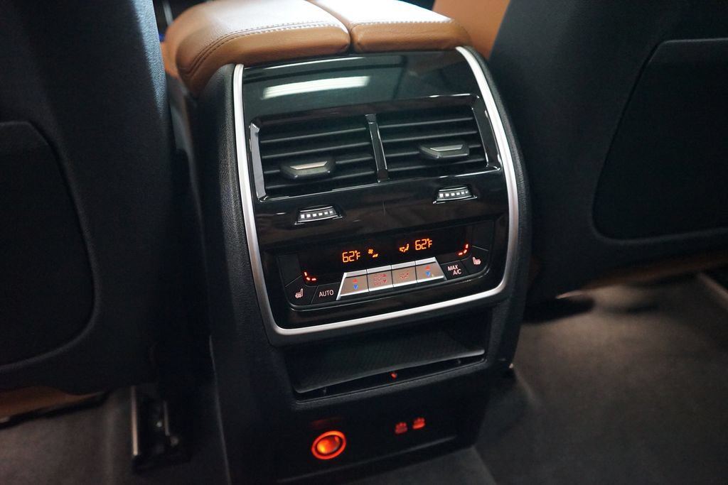 Used 2019 BMW X7 xDrive50i w/ Premium Package AWD/4WD image 16