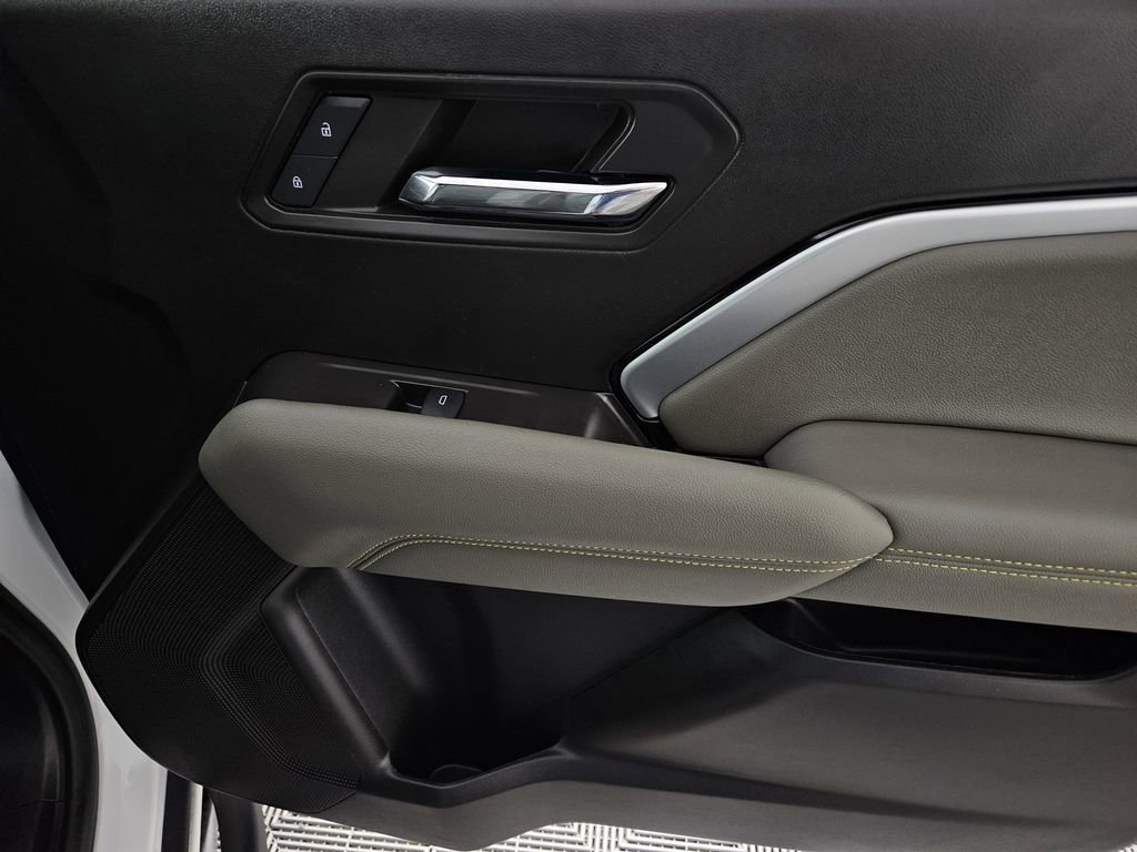 Used 2024 Chevrolet Colorado ZR2 w/ Technology Package AWD/4WD image 32