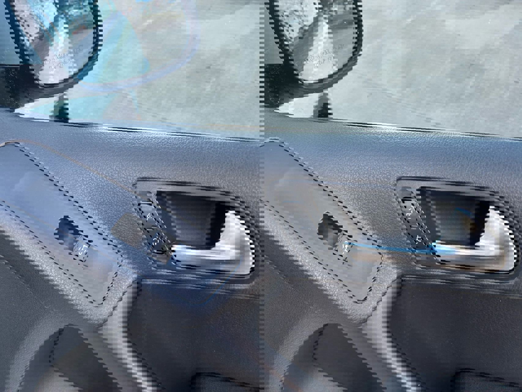 Used 2017 Volkswagen Tiguan S image 17