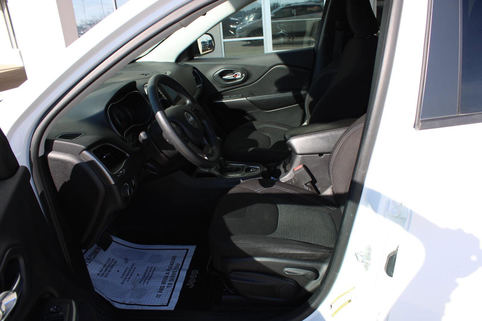 Used 2020 Jeep Cherokee Latitude image 12