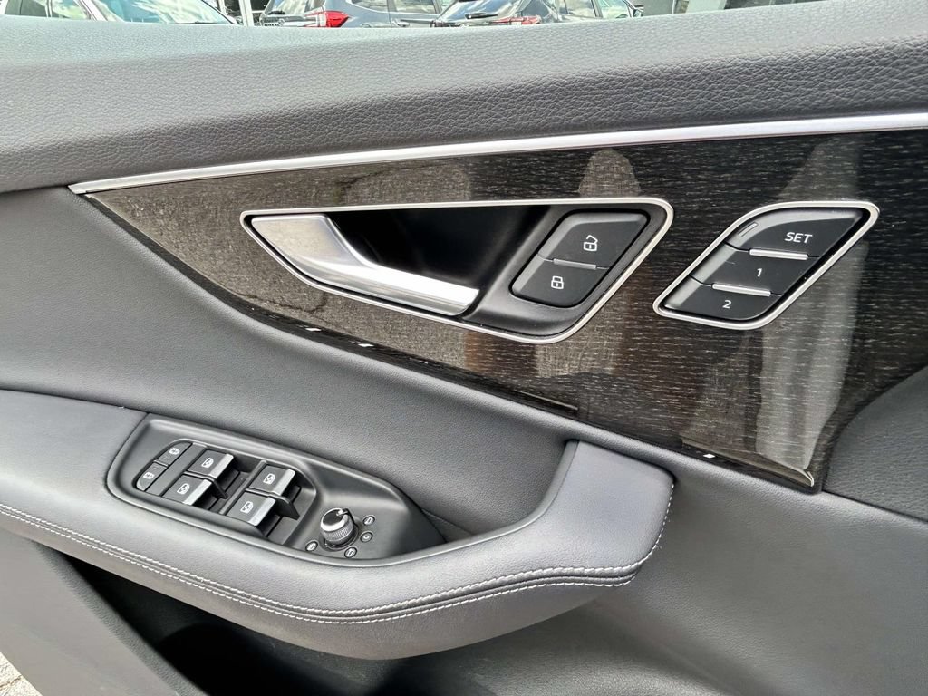 Used 2025 Audi Q7 3.0T Premium Plus AWD/4WD image 13
