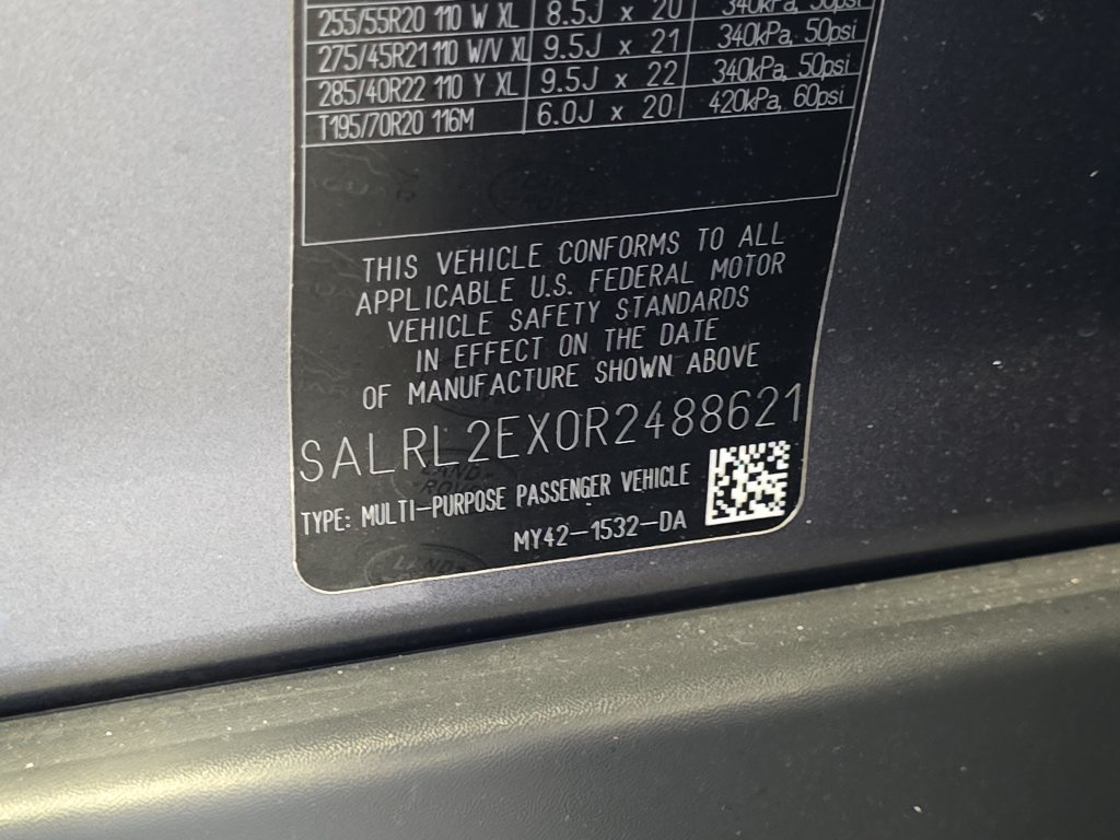Certified 2024 Land Rover Discovery Dynamic SE AWD/4WD image 38