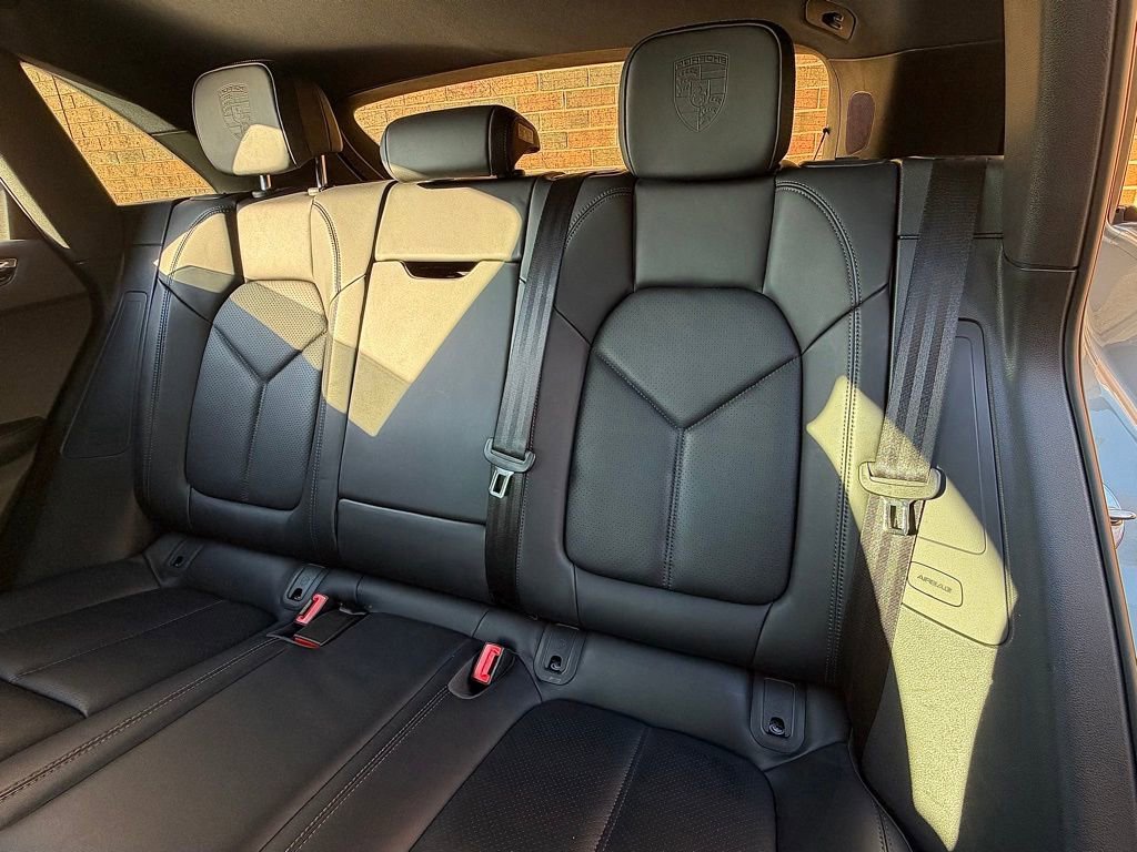 Certified 2025 Porsche Macan image 19