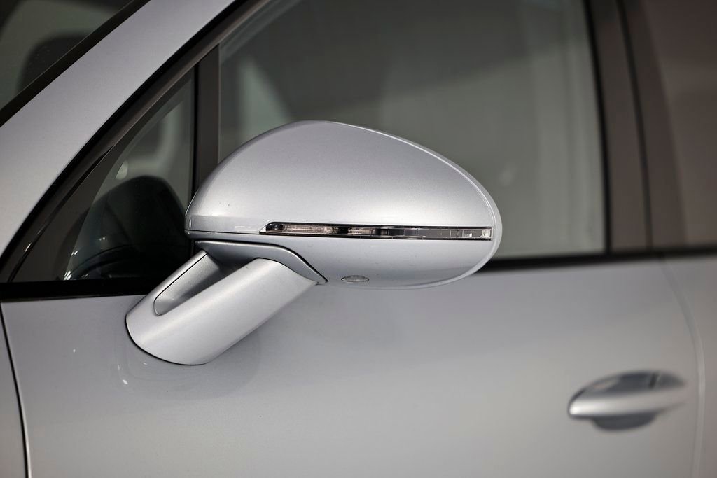 Certified 2025 Porsche Macan image 12