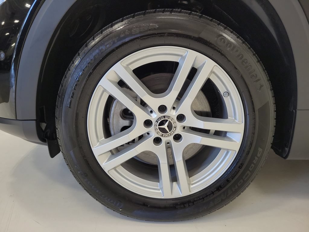 Used 2023 Mercedes-Benz GLB 250 4MATIC w/ Premium Package image 8