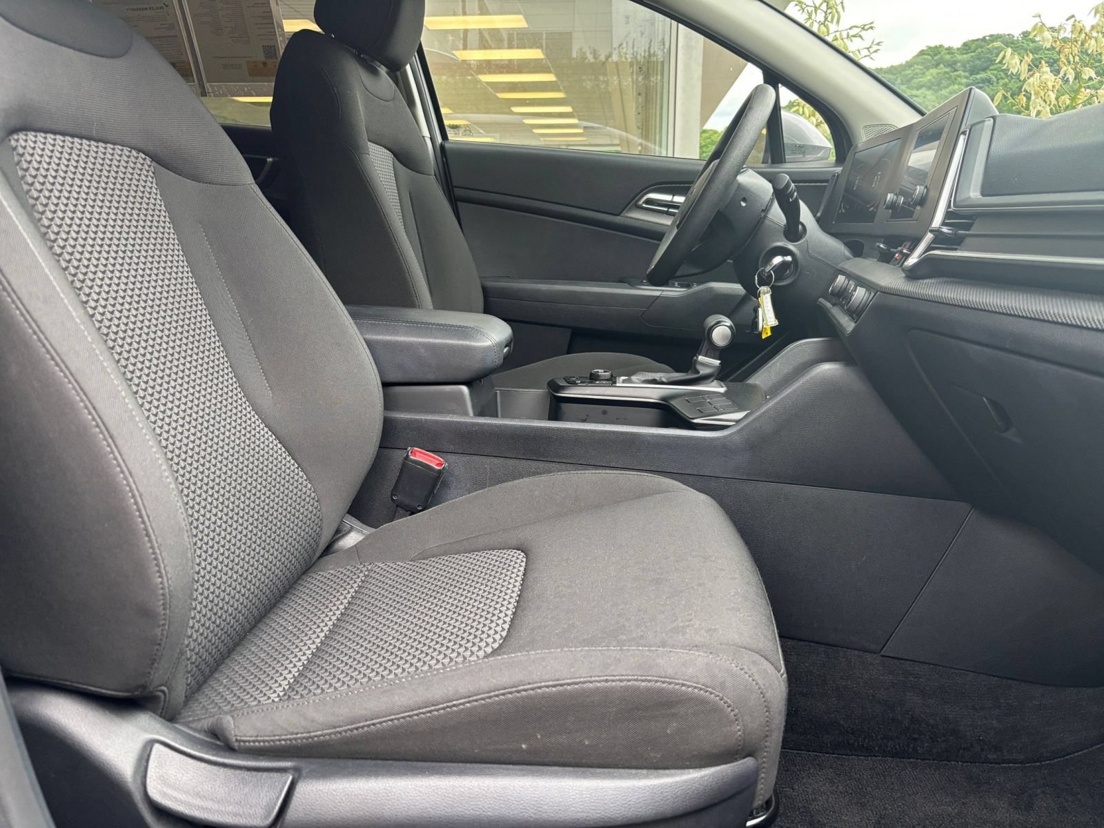 Used 2025 Kia Sportage LX FWD image 25