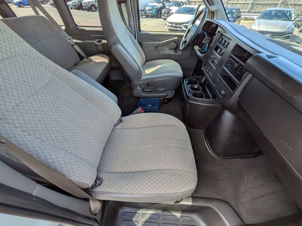 Used 2025 Chevrolet Express 3500 LT w/ LT Preferred Equipment Group image 19