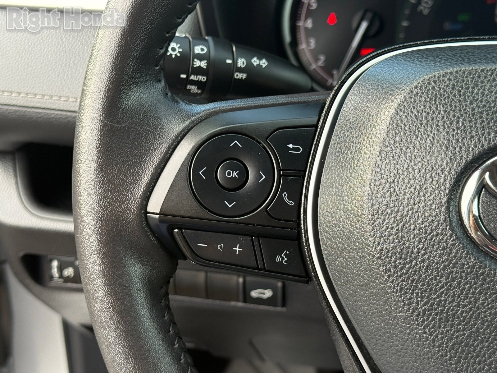 Used 2025 Toyota RAV4 XLE Premium image 16