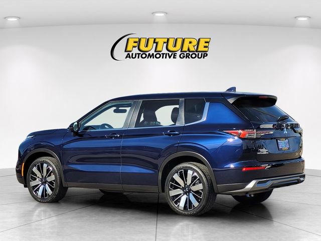Used 2025 Mitsubishi Outlander SE image 7