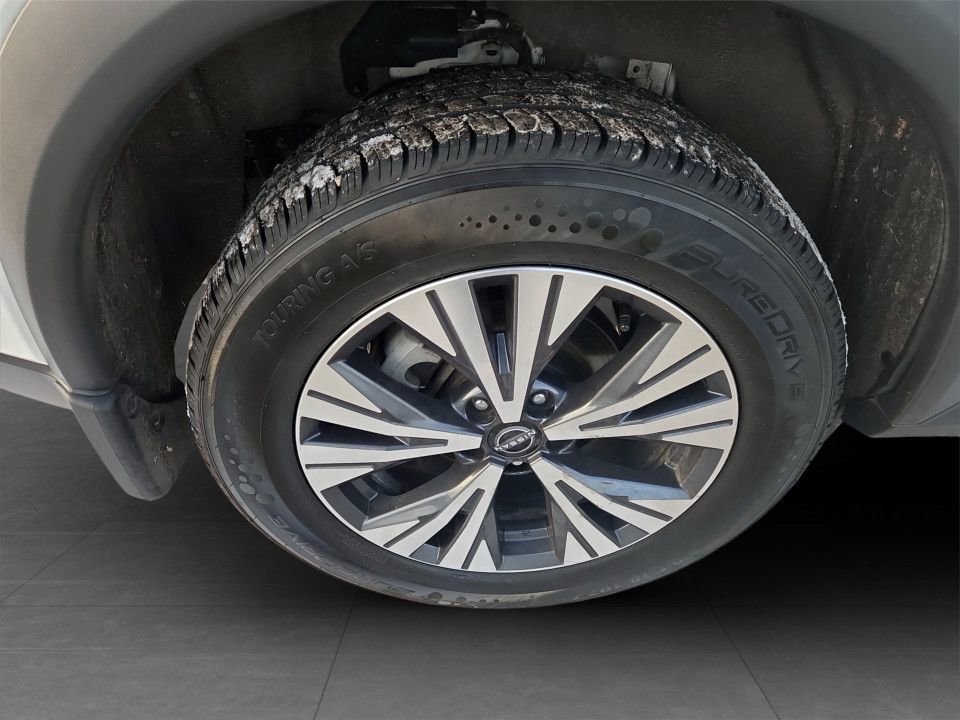 Used 2023 Nissan Rogue SV image 34