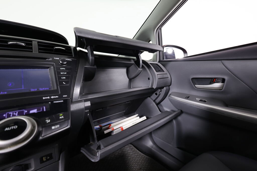 Used 2014 Toyota Prius V Three image 39