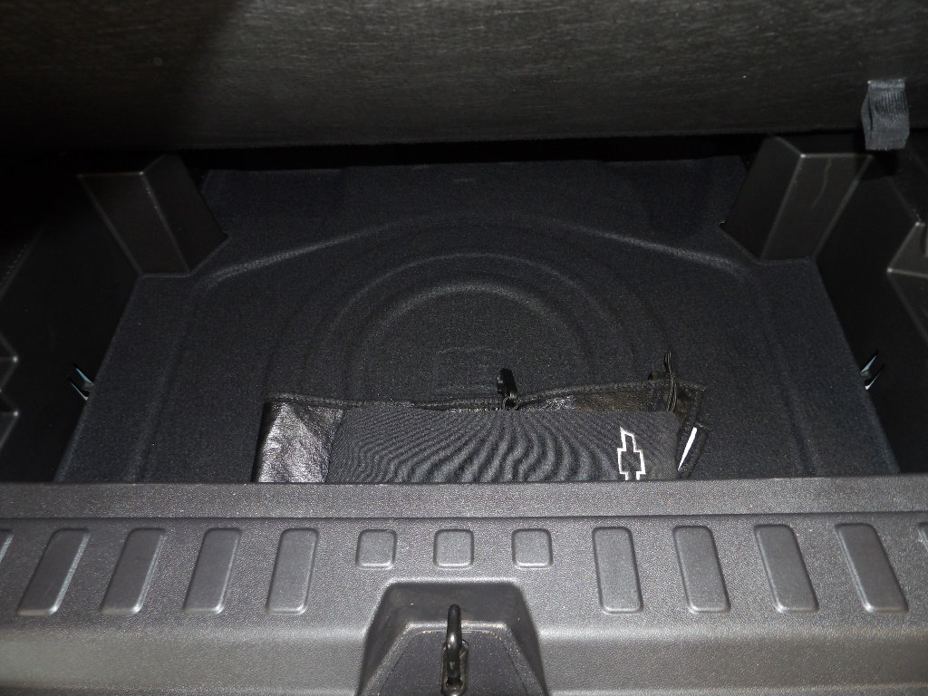 Used 2024 Chevrolet Equinox LT w/ LPO, Floor Liner Package FWD image 19