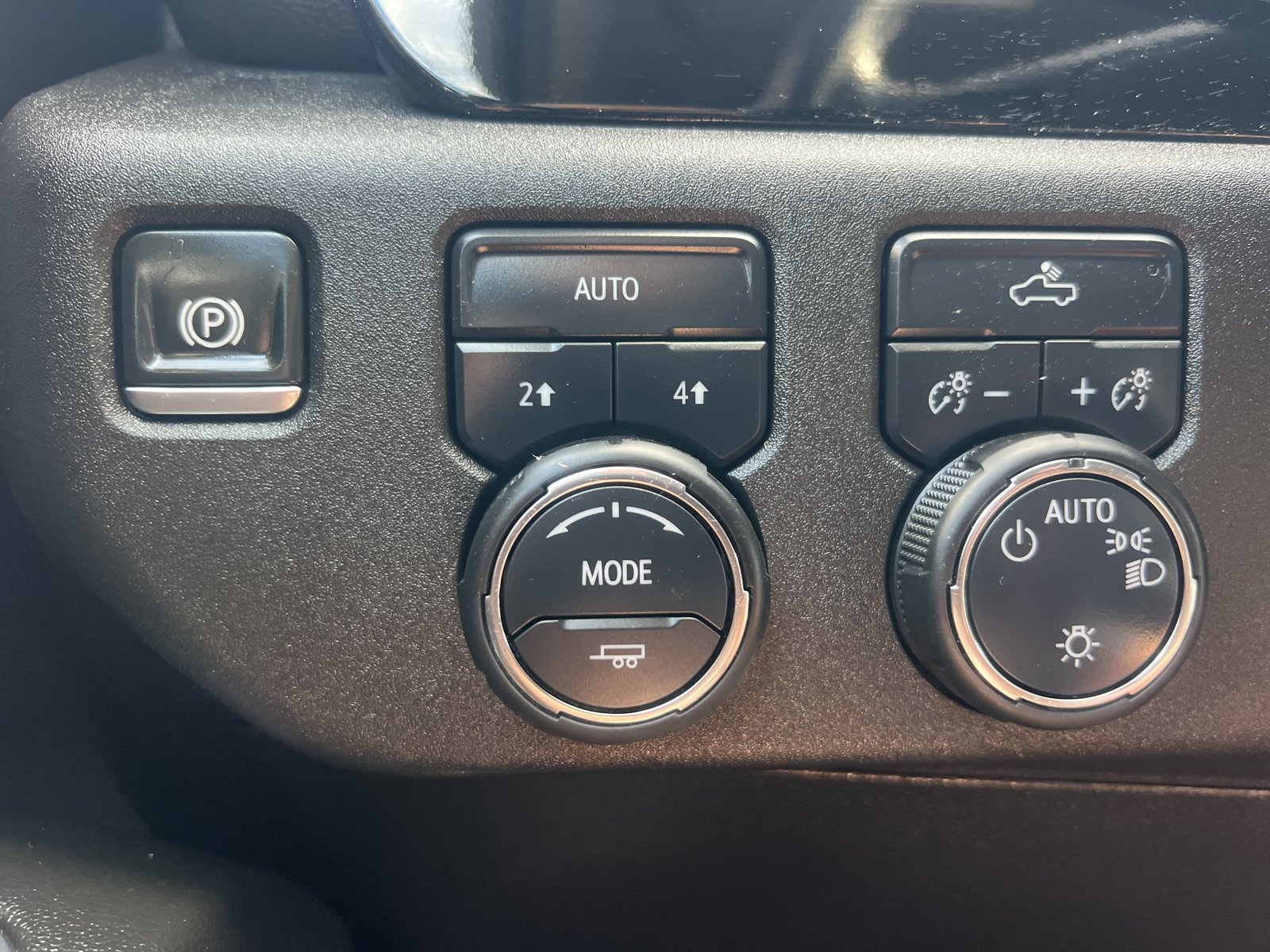 Used 2025 Chevrolet Silverado 1500 LT AWD/4WD image 30