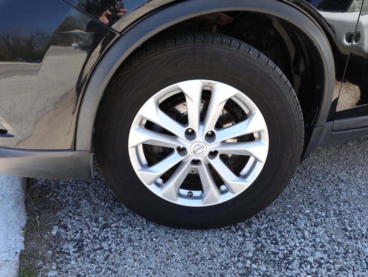 Used 2015 Nissan Rogue SV image 9