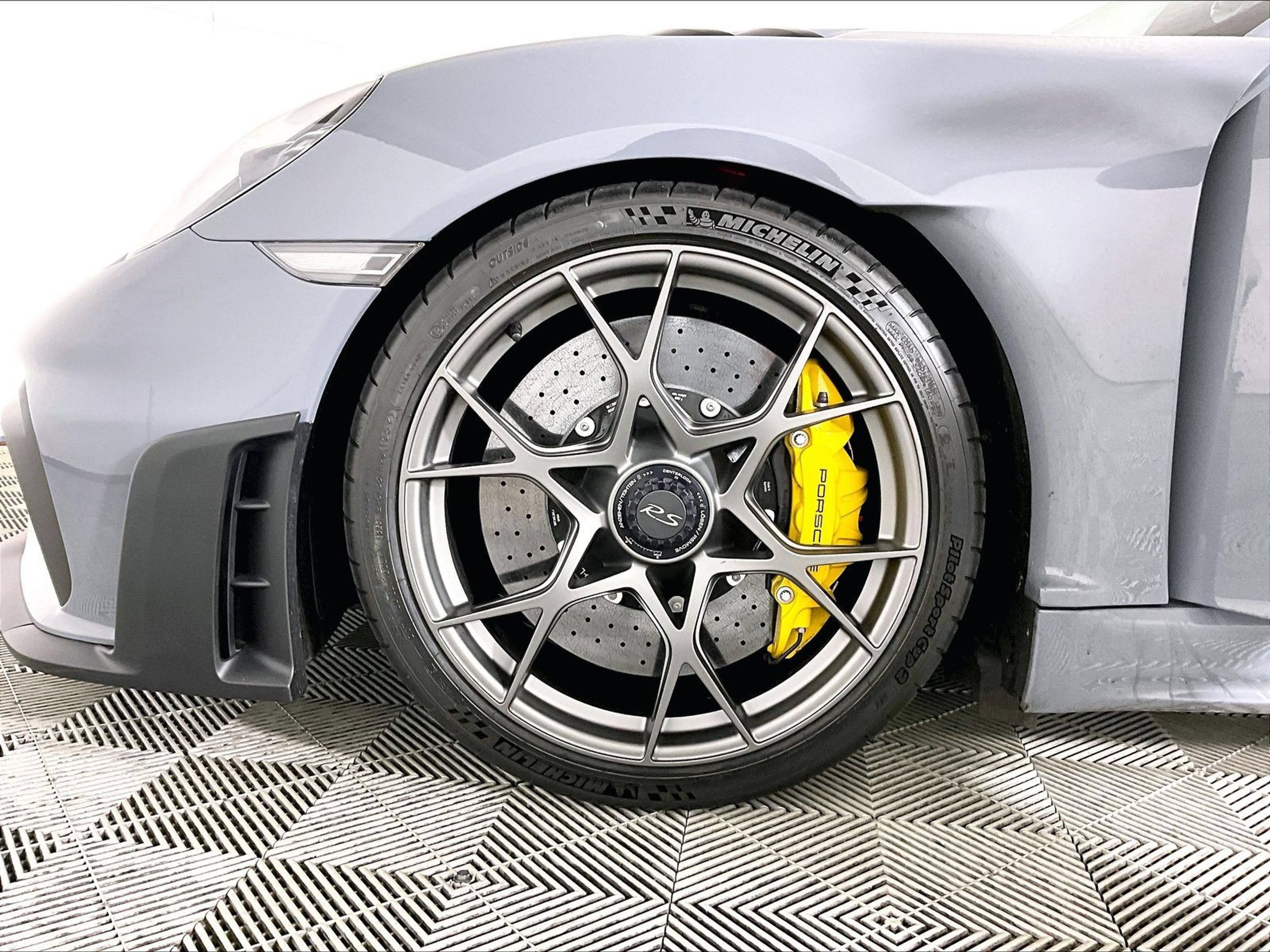 Certified 2024 Porsche 718 Cayman GT4 RS RWD image 25