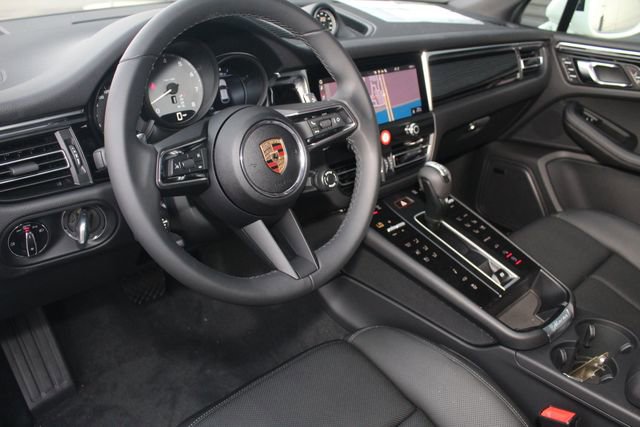 New 2025 Porsche Macan S image 4