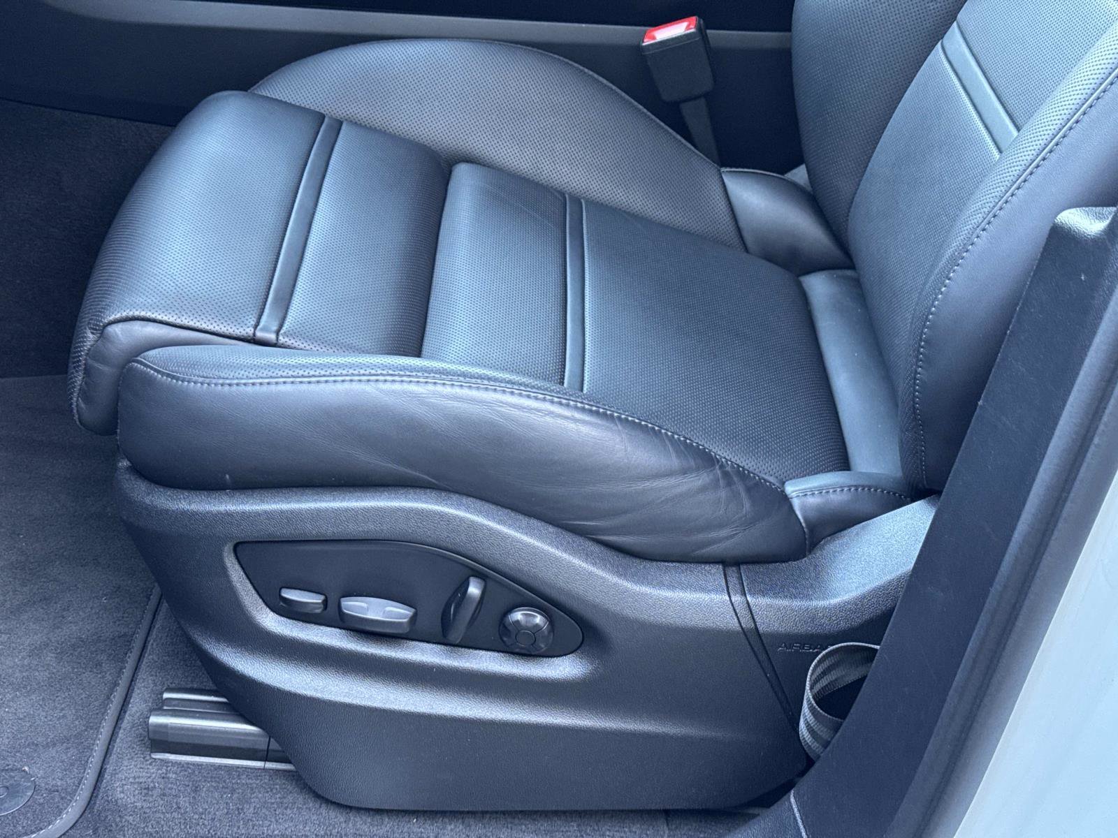 Used 2024 Porsche Cayenne Coupe image 21