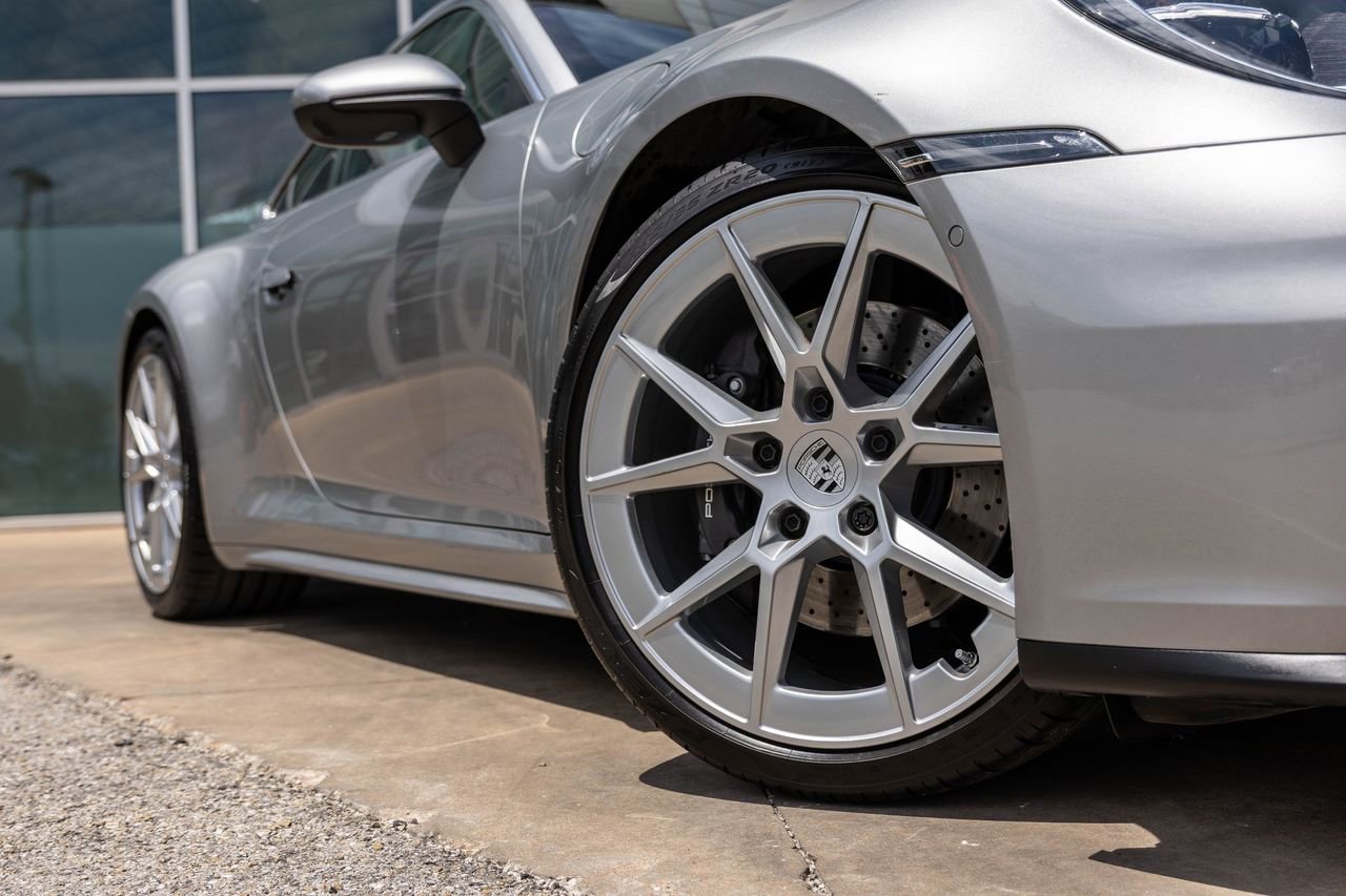 Used 2025 Porsche 911 Carrera RWD image 2