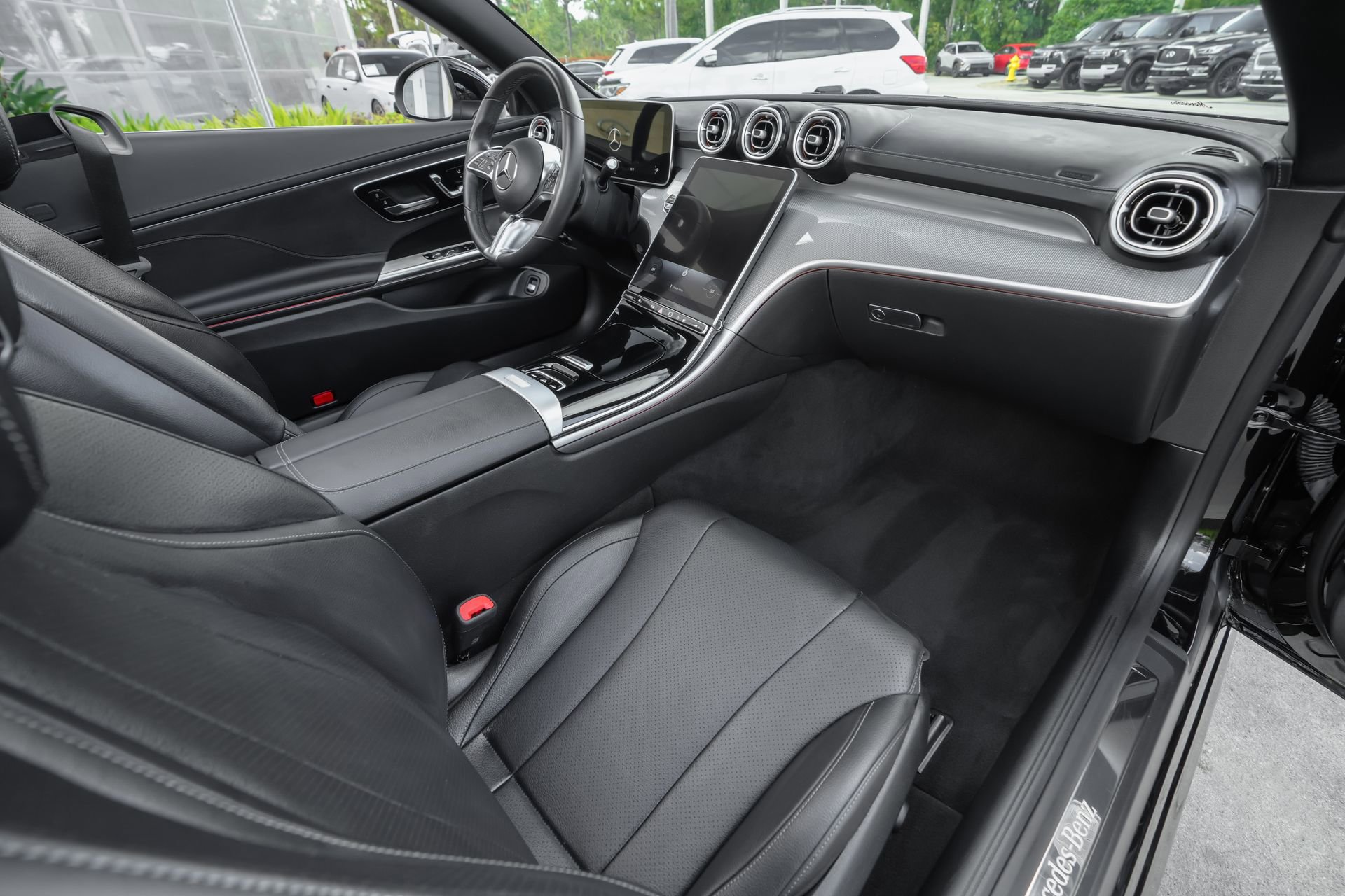 Used 2025 Mercedes-Benz CLE 300 4MATIC Cabriolet image 40