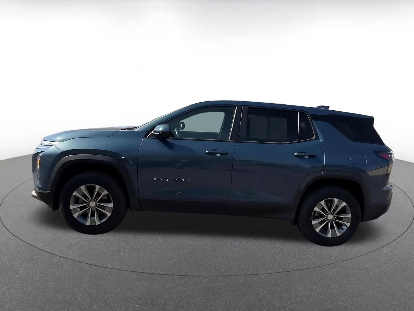 Used 2025 Chevrolet Equinox LT FWD image 9