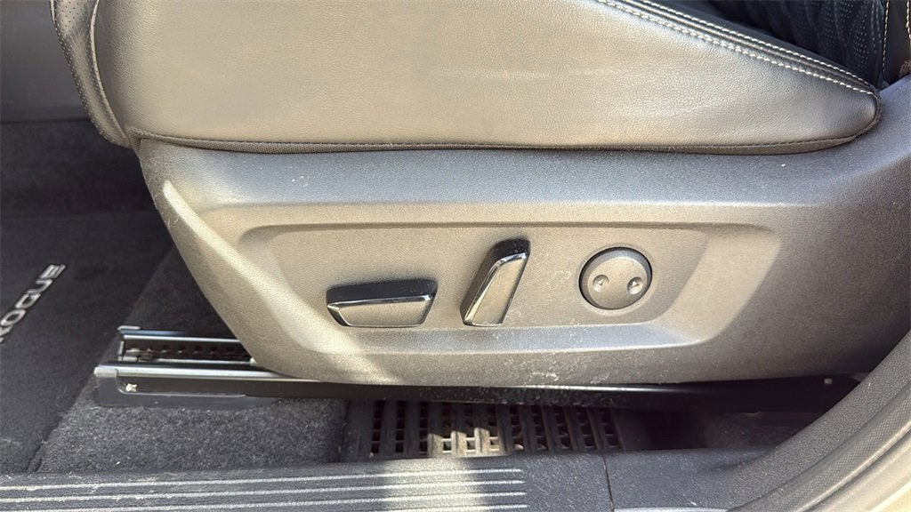 Used 2021 Nissan Rogue Platinum image 13