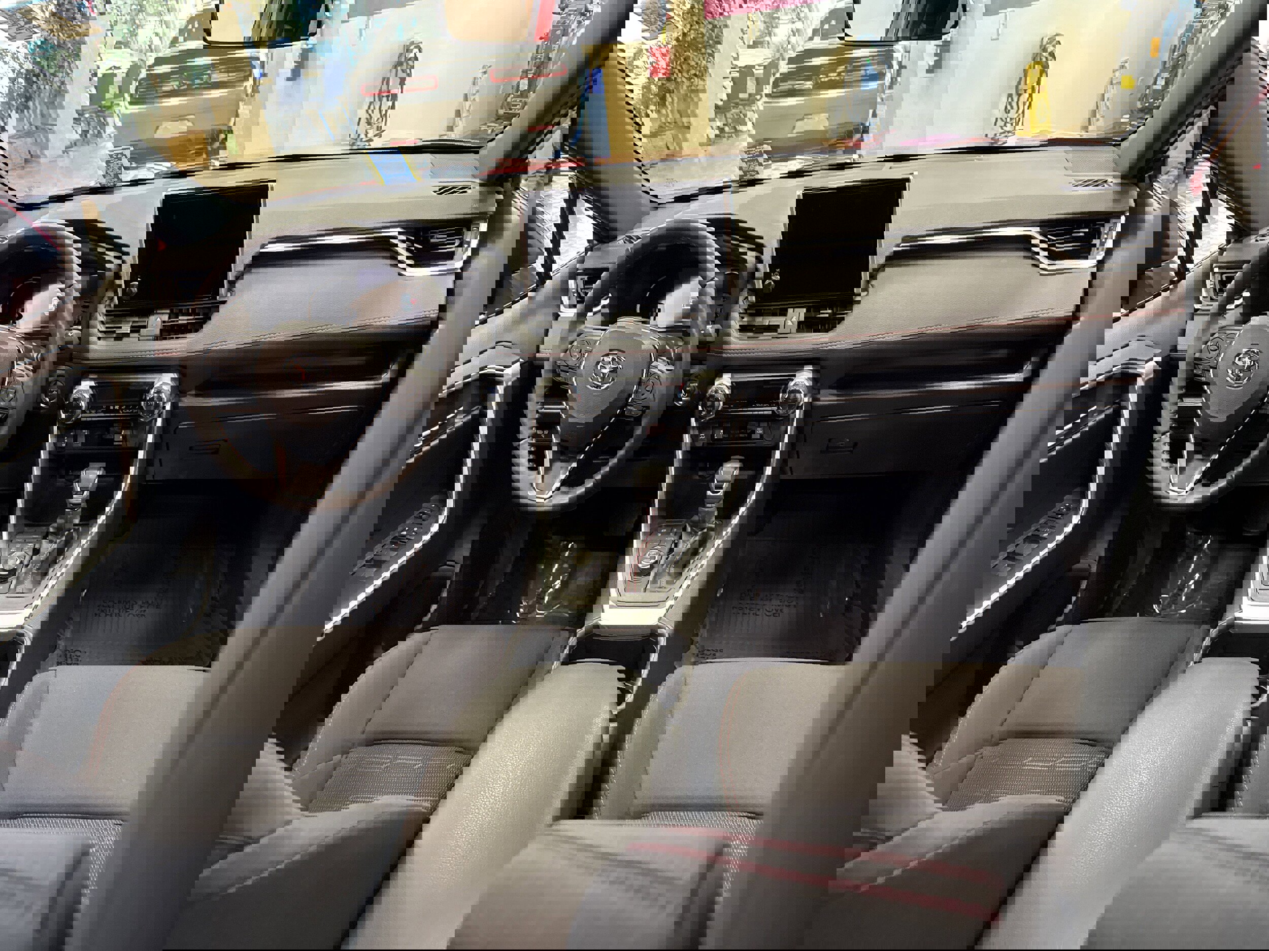 Used 2024 Toyota RAV4 SE w/ Weather & Moonroof Package image 22