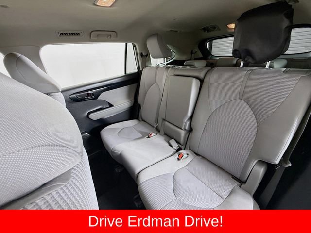 Used 2020 Toyota Highlander LE image 8