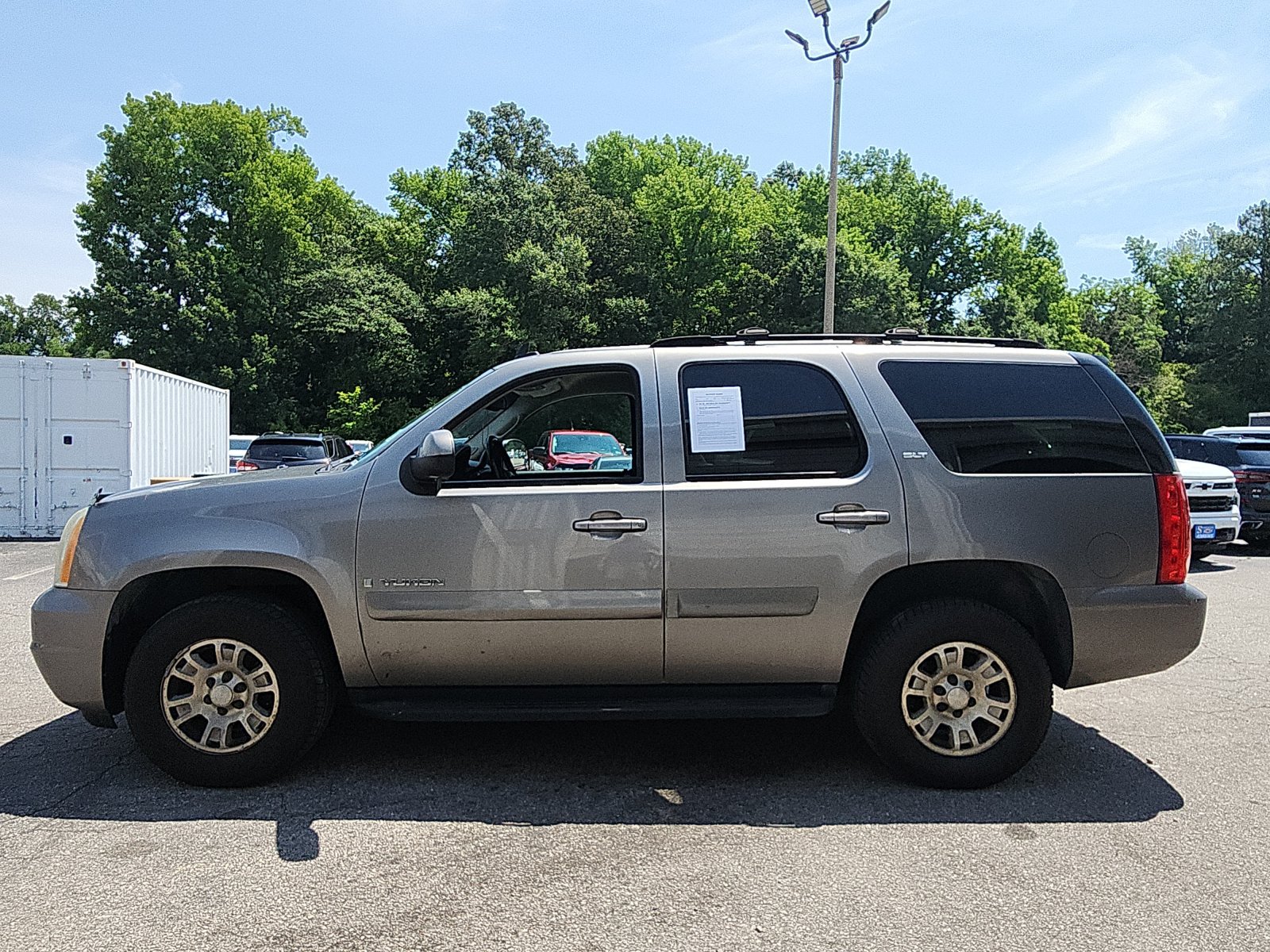 Used 2007 GMC Yukon SLT w/ SLT Preferred Equipment Group RWD image 2