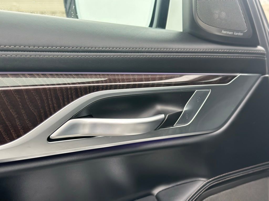 Used 2022 BMW 750i xDrive w/ Autobahn Package image 19