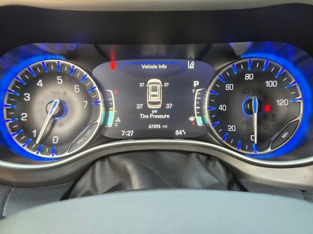 Used 2023 Chrysler Pacifica Touring-L FWD image 25
