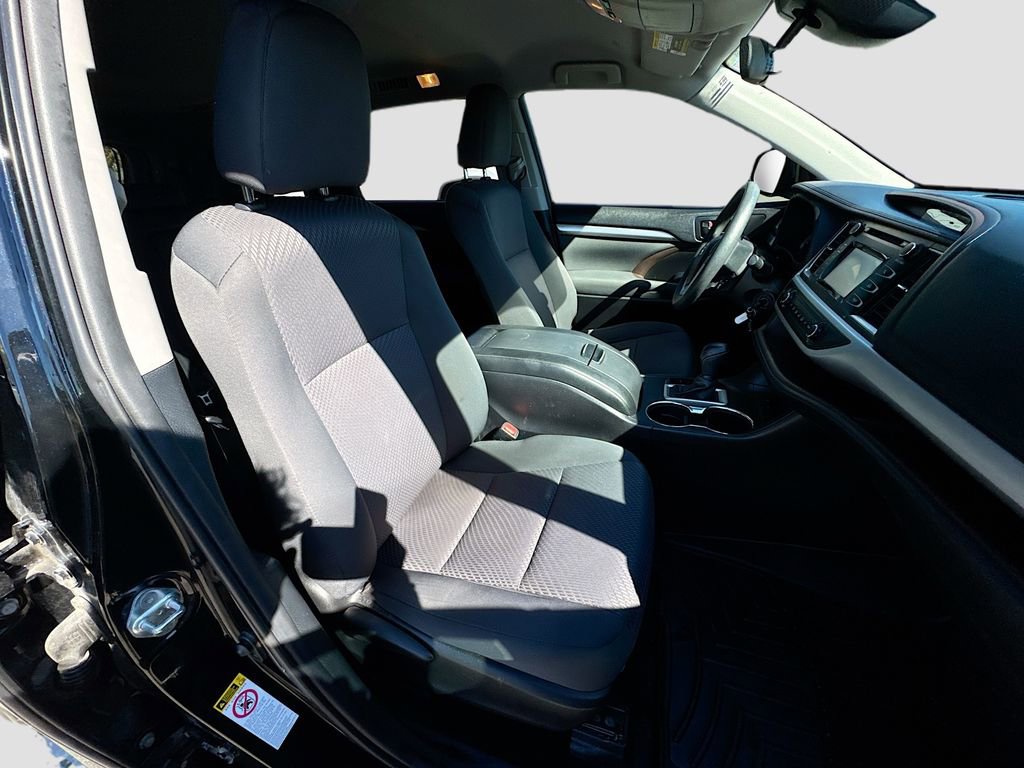 Used 2019 Toyota Highlander LE image 27