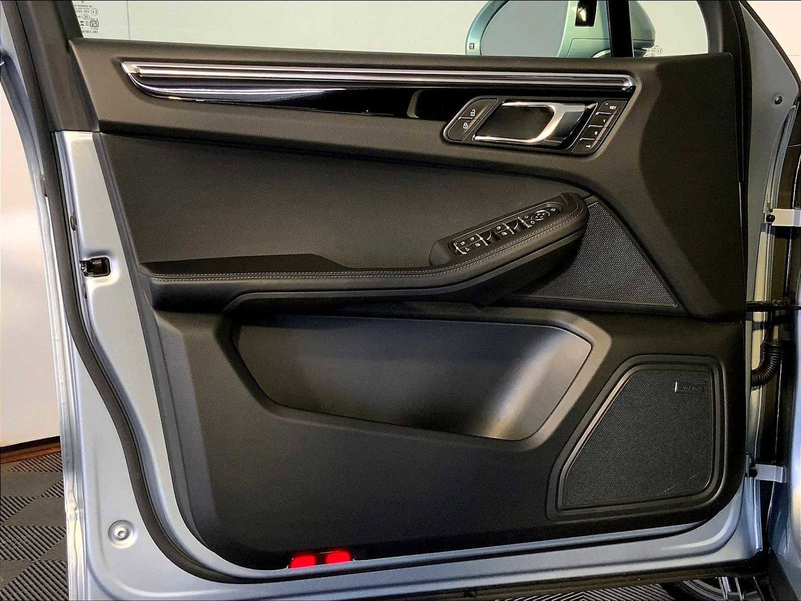 Certified 2026 Porsche Macan AWD/4WD image 25