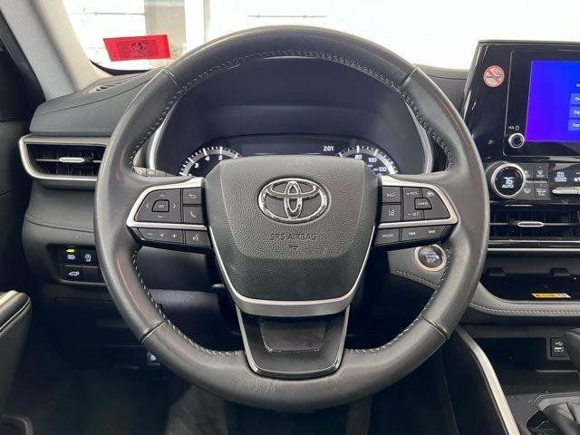 Used 2024 Toyota Highlander XLE image 5