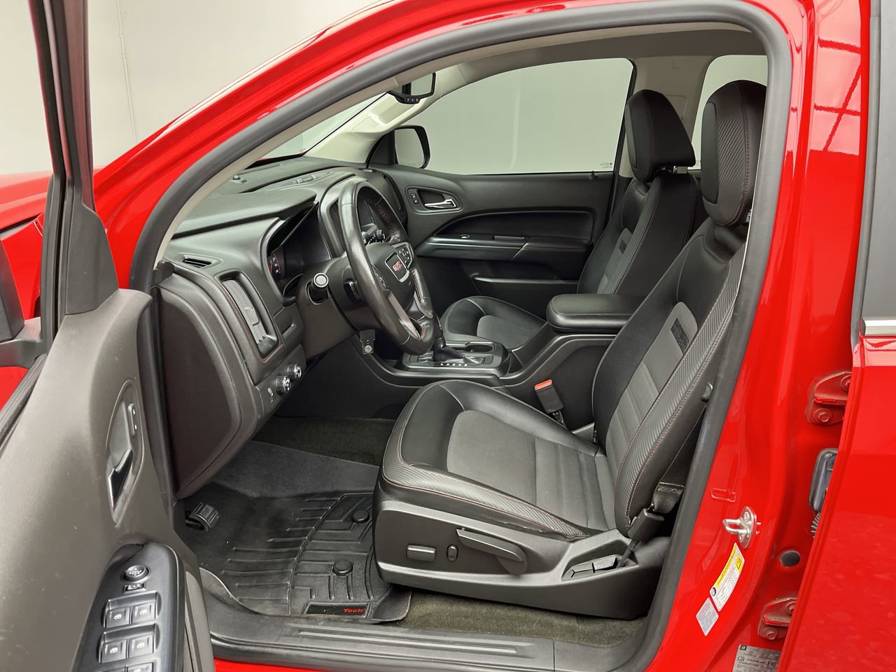 Used 2015 GMC Canyon SLE AWD/4WD image 3