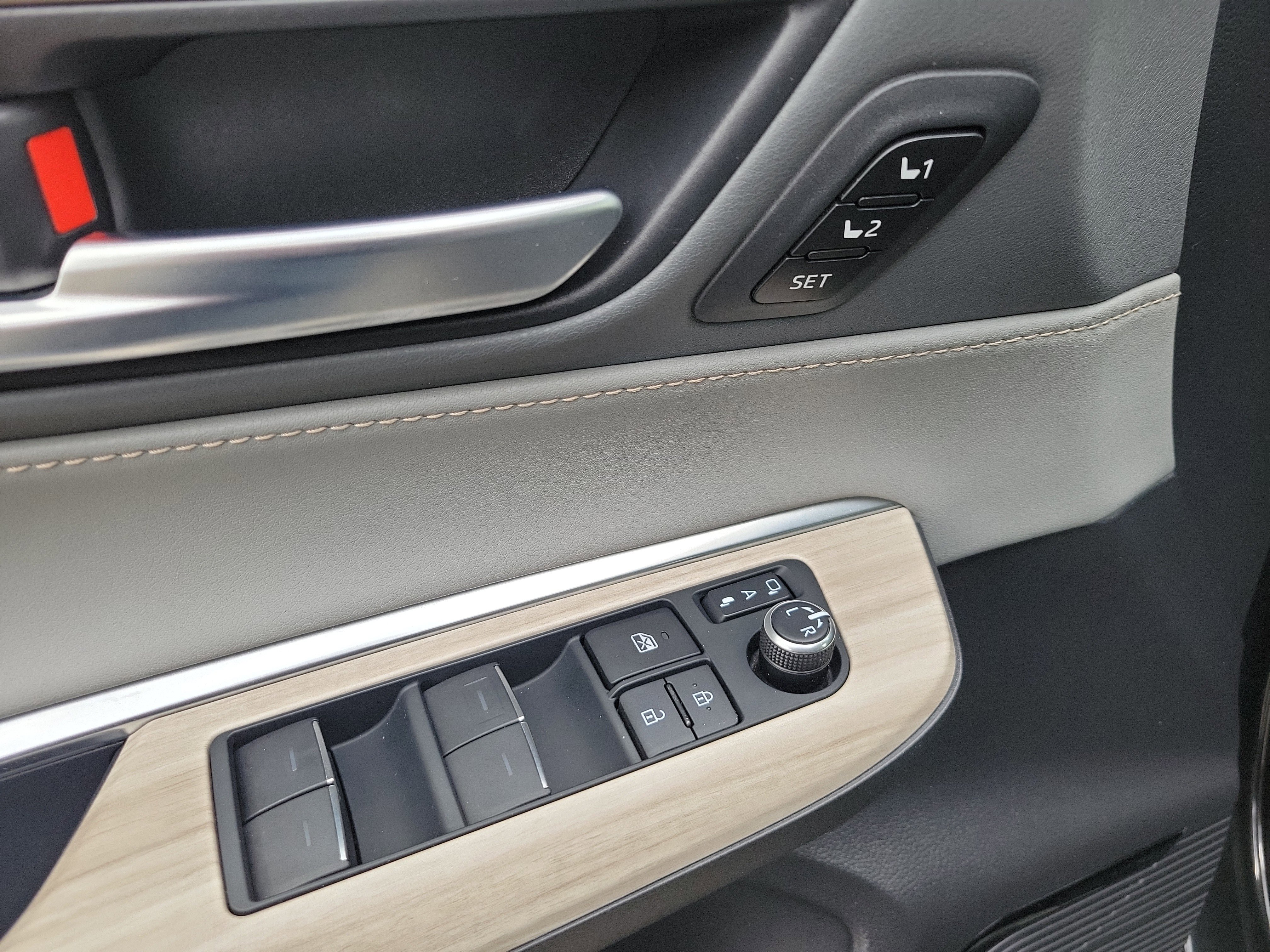 Used 2021 Toyota Venza LE image 20