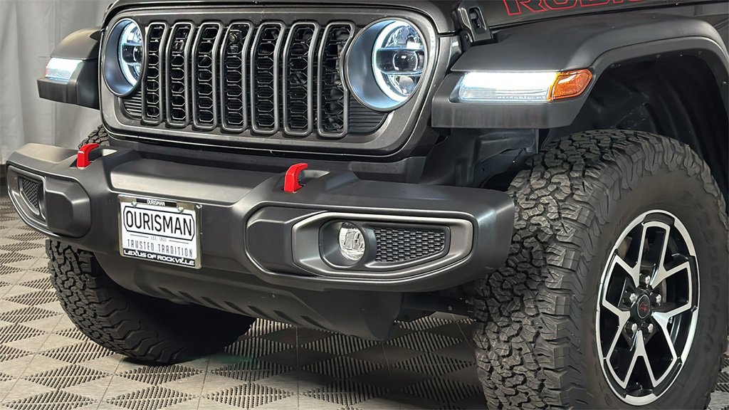 Used 2024 Jeep Wrangler Unlimited Rubicon w/ Technology Group image 3