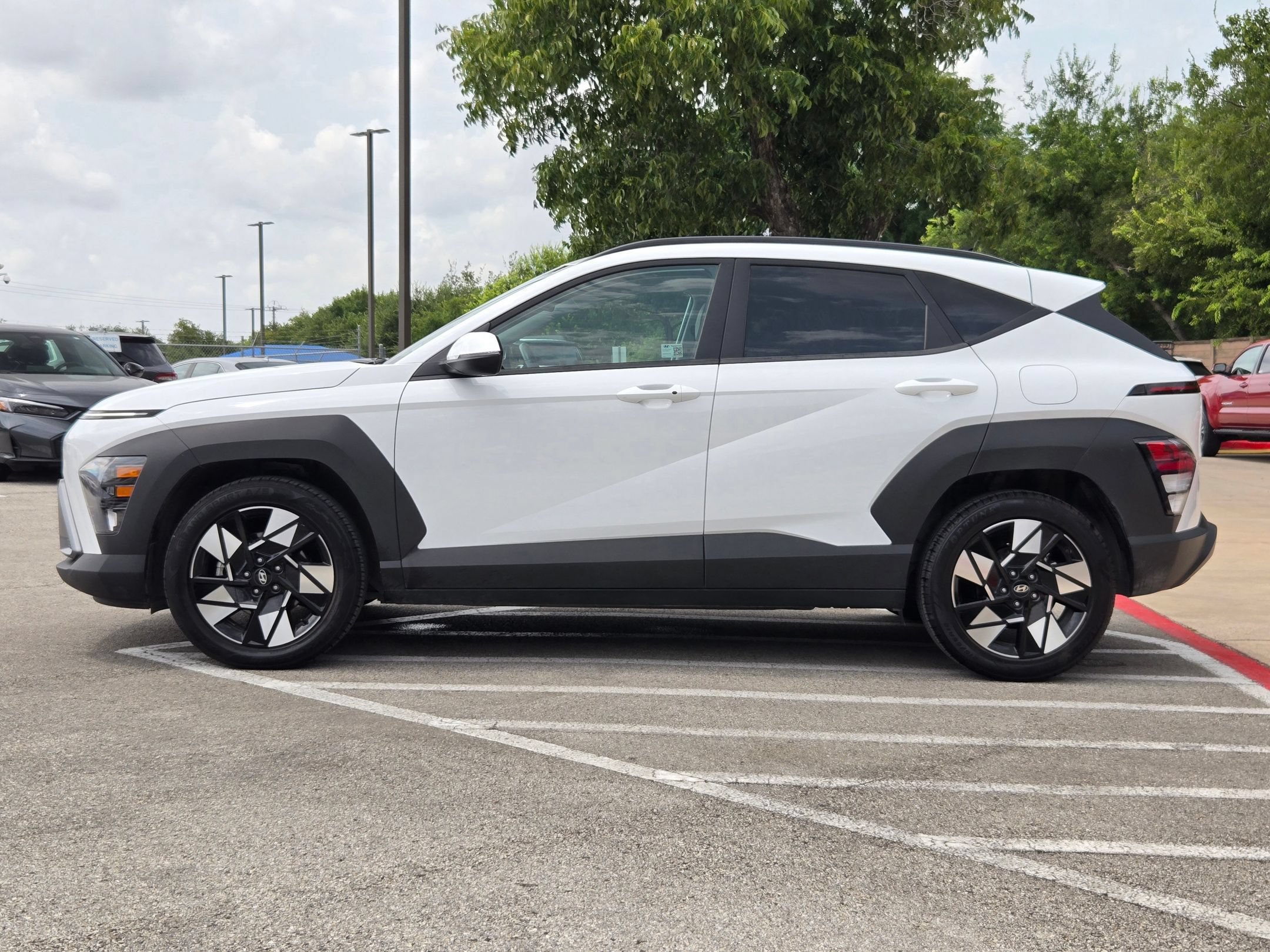 Used 2025 Hyundai Kona SEL FWD image 6