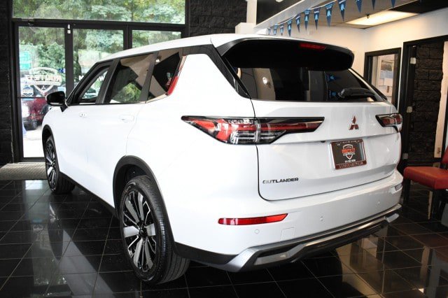New 2026 Mitsubishi Outlander SE FWD image 12