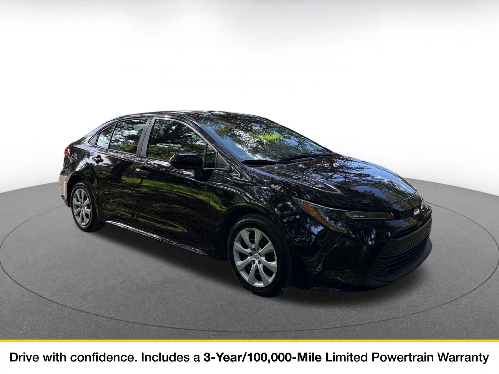 Used 2025 Toyota Corolla LE FWD image 1