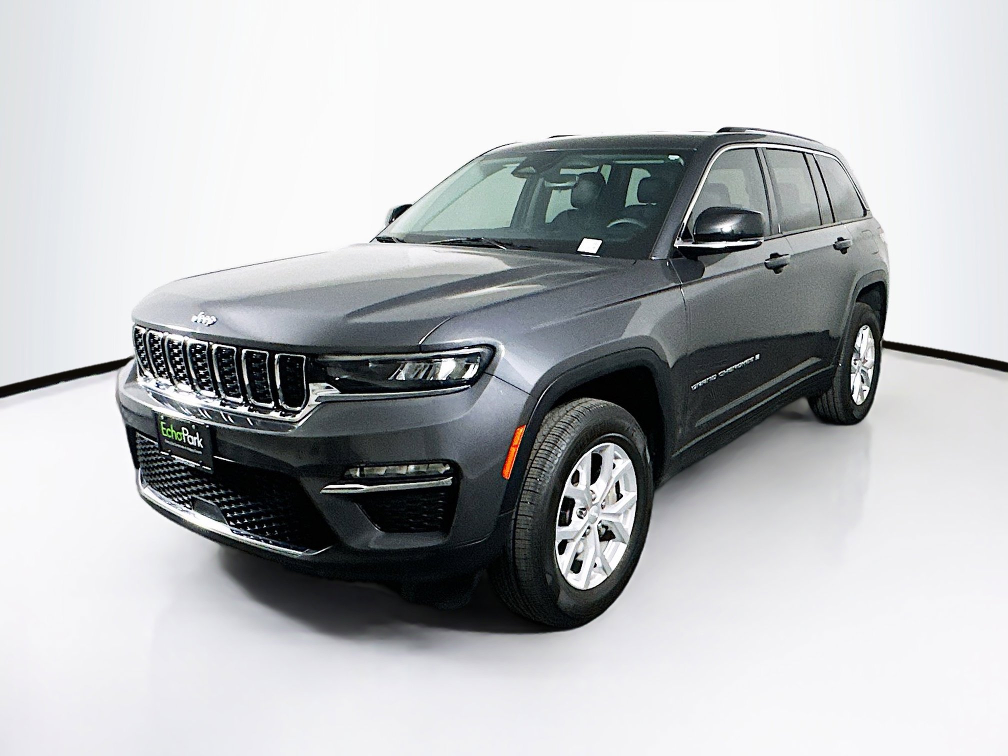 Used 2023 Jeep Grand Cherokee Limited w/ Luxury Tech Group II image 3