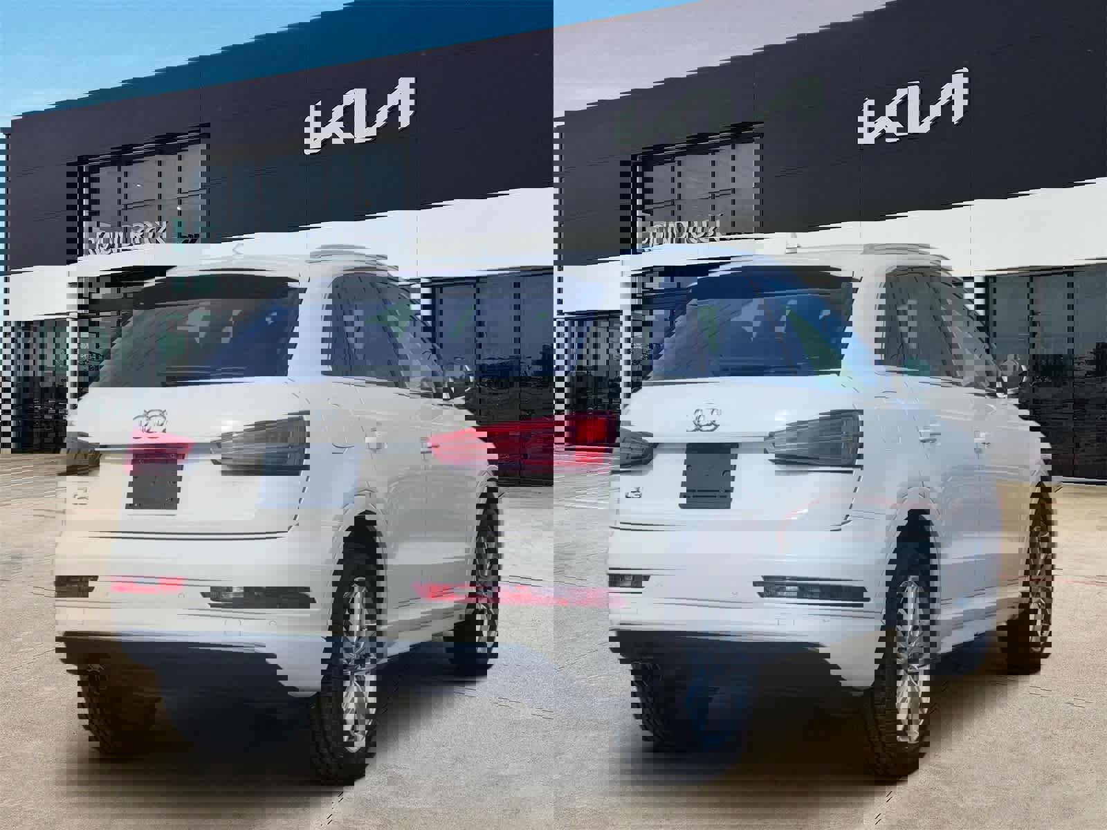 Used 2017 Audi Q3 2.0T Premium Plus w/ Premium Plus Package image 5