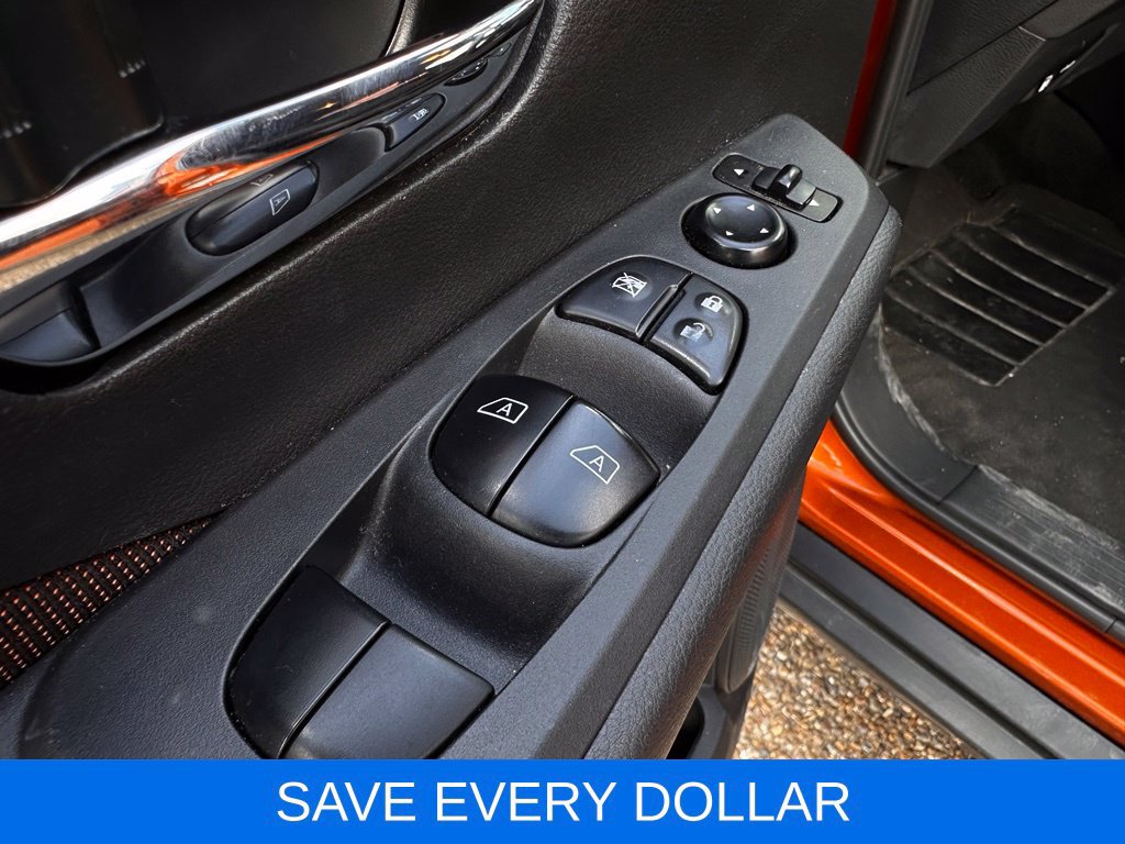 Used 2023 Nissan Kicks SR FWD image 6