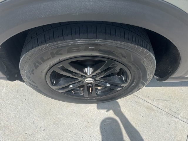 Used 2020 Ford Explorer XLT w/ Equipment Group 202A RWD image 16