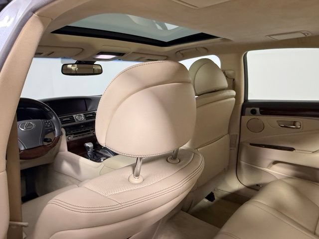 Used 2016 Lexus LS 460 w/ Comfort Package RWD image 38
